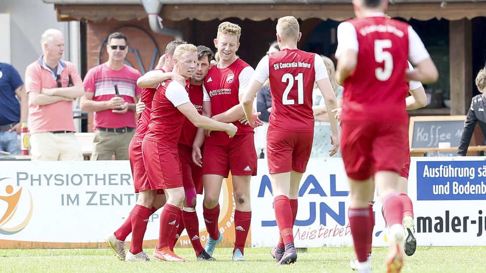 Die Fußballer von Concordia Ihrhove haben allen Grund zum Feiern: Den Aufstieg in die Bezirksliga haben sie seit Mittwochabend sicher, am Samstag wollen sie die Meisterschaft feiern. Archivfoto: Doden, Emden