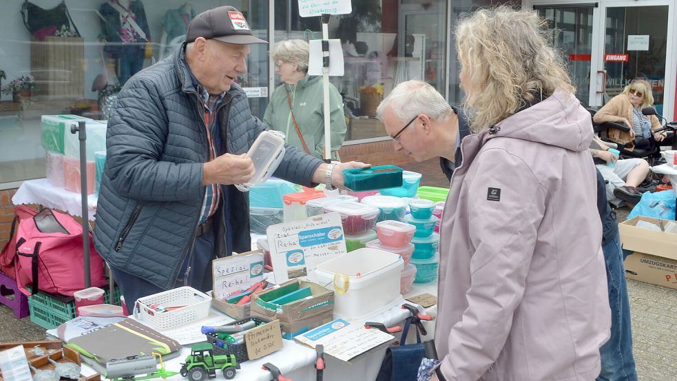 Beim Ida-Center in Idafehn fand am Sonntag ein großer Flohmarkt statt. Foto: Weers