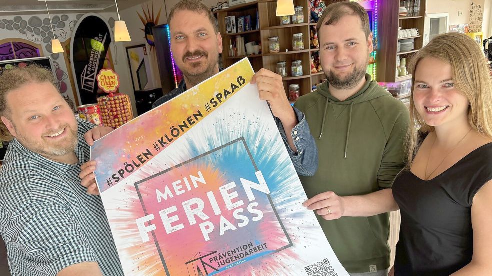 Timo Zeleck (von links), Steven Jongmans, Nico Bergmann und Ann-Kristin Gras freuen sich, ein umfangreiches Ferienpassprogramm präsentieren zu können. Foto: Janßen