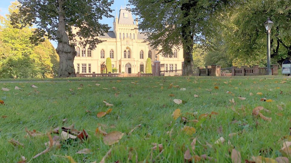 Im Park der Leeraner Evenburg gibt es bei dem kulturellen Wochenende mehrere Konzerte. Foto: Hellmers