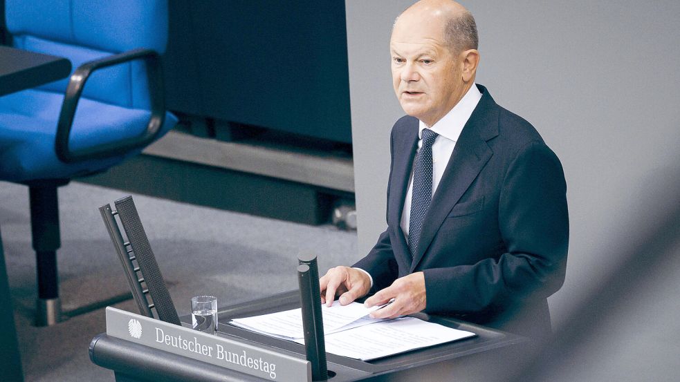 Bundeskanzler Olaf Scholz (SPD) will islamistische Straftäter und Gefährder auch nach Afghanistan und Syrien abschieben. Bislang gilt ein Abschiebestopp in diese Länder. Die Umsetzung könnte schwierig werden. Foto: Imago/Felix Zahn