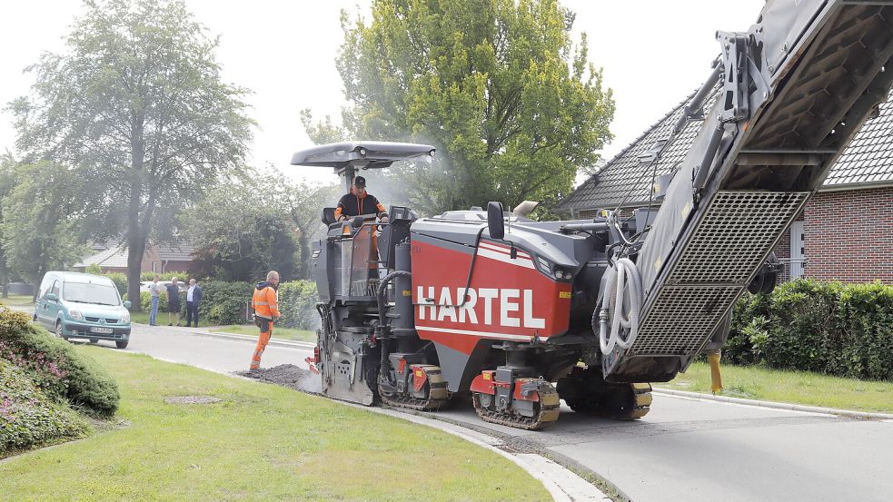 Die Bauarbeiten in den Wohnstraßen des Baugebietes Barßelermoor-Ost gehen jetzt nach langem Stillstand weiter. Foto: Passmann