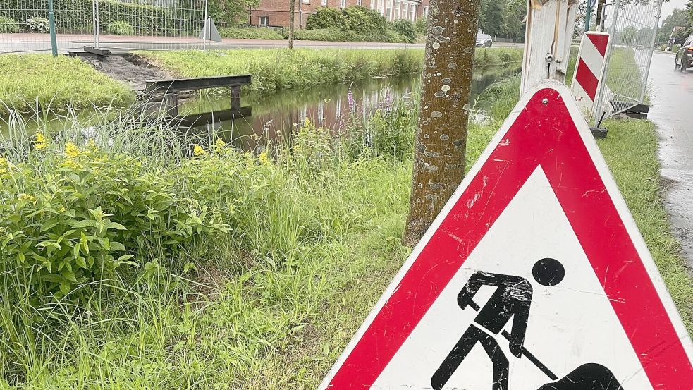 Jetzt wurde die Brücke entfernt. Fotos: Hellmers