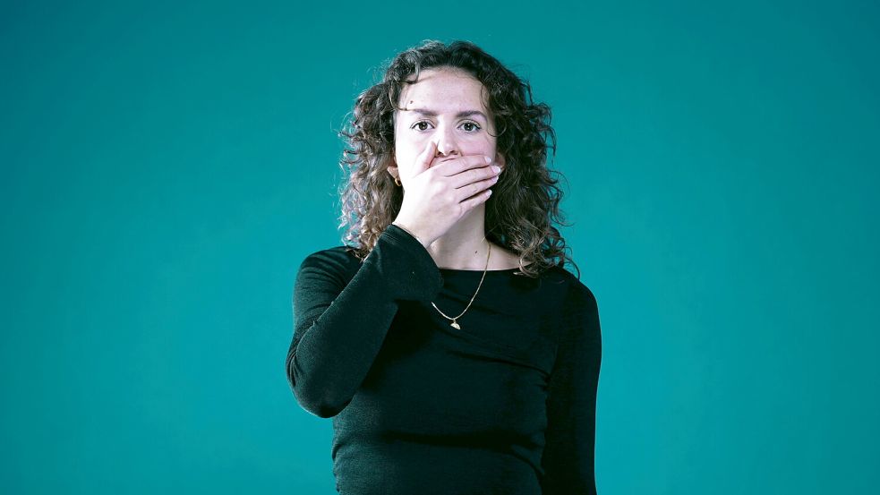 Laut zu der eigenen Meinung stehen oder doch im Zweifel schweigen? Zunehmend mehr Menschen in Deutschland haben das Gefühl, ihre politischen Ansichten nicht frei äußern zu können. Foto: IMAGO / Pond5 Images