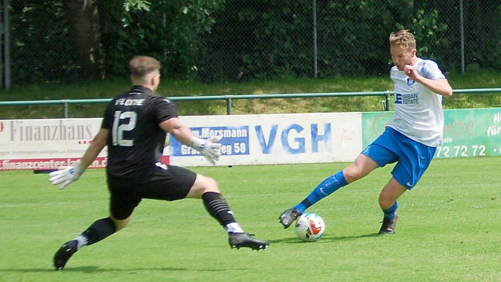 Im letzten Saisonspiel gegen den VfL Oythe gelang Torben Lange in der 89. Minute der Treffer zum 6:1-Endstand. Fotos: Reemts