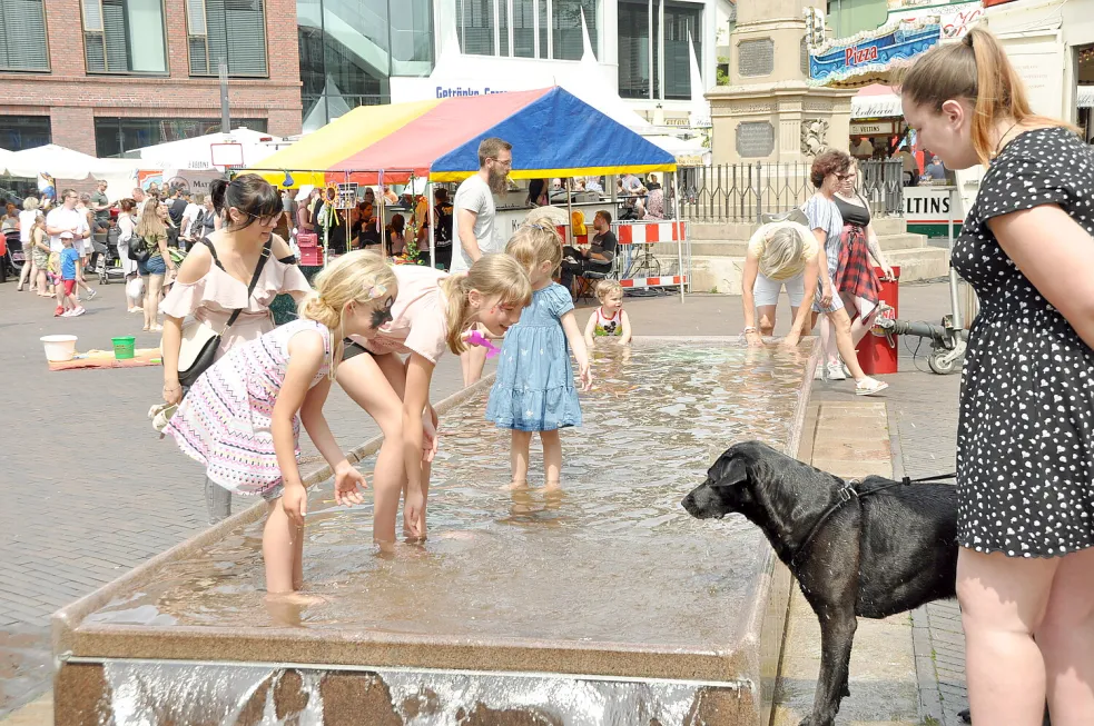 Der Sonntag des Stadtfestes Leer war auch schon im vergangenen Jahr für die Familie reserviert. Foto: Wolters/Archiv