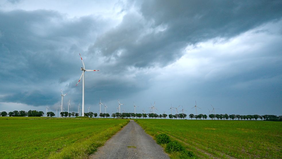 Gewitter und Starkregen prägen zu Beginn der Woche das Bild in Niedersachsen. Foto: dpa/Patrick Pleul