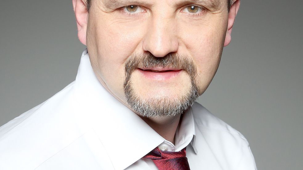 Die Gruppe SPD/Grüne im Rat Saterland hat beantragt, dass der bisherige Ratsvorsitzende abgewählt werden und ein neuer Ratsvorsitzender gewählt werden soll. Das hatte Henning Stoffers, Sprecher der Gruppe SPD/Grüne, mitgeteilt.