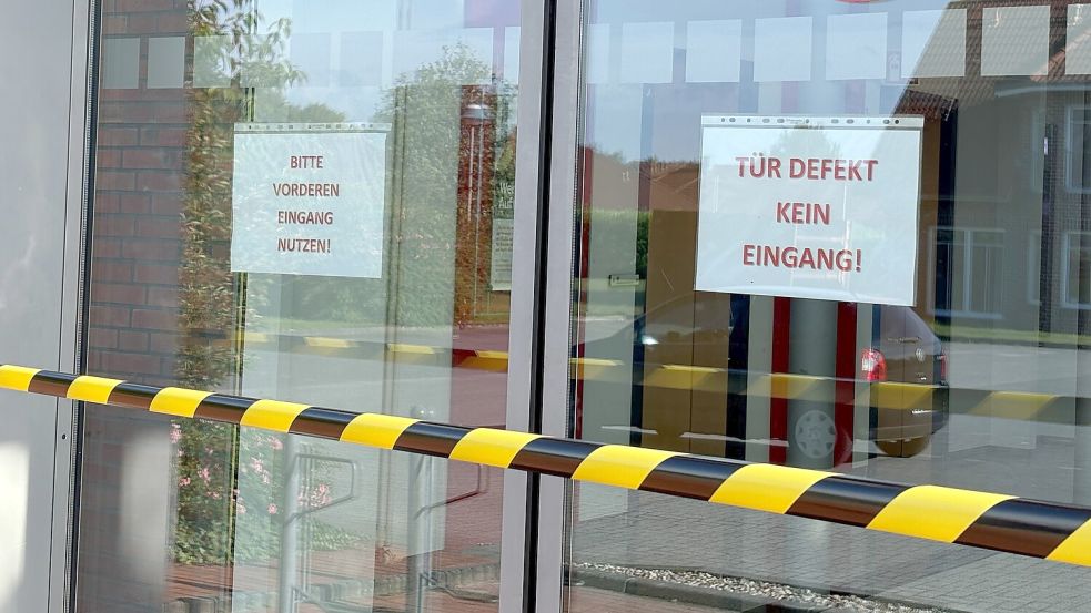 Wer in die Sparkasse in Ostrhauderfehn will, der muss den Haupteingang direkt an der Hauptstraße benutzen.