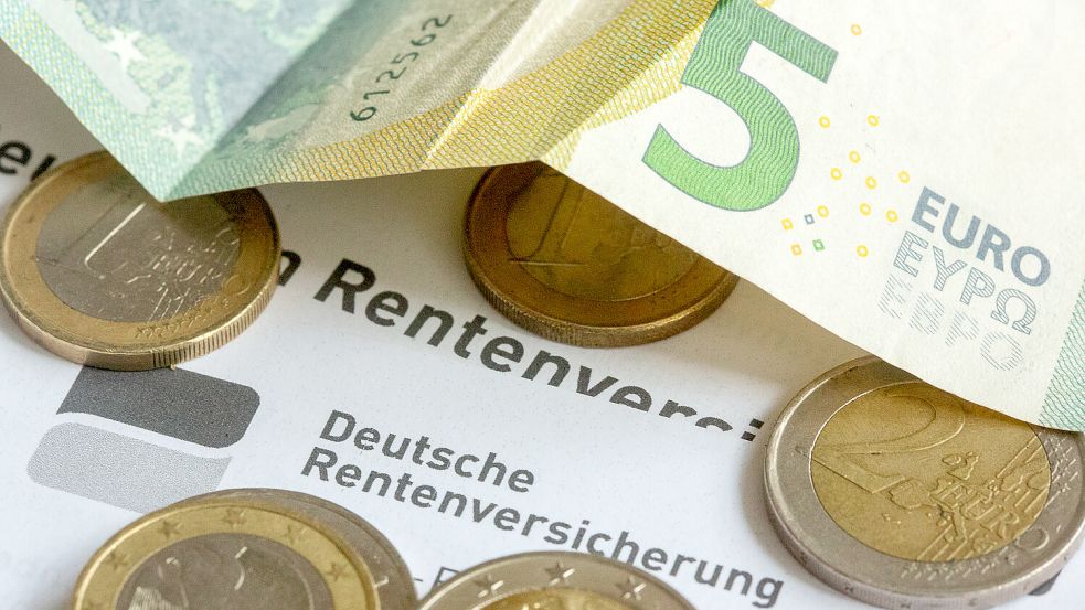 Wer in Deutschland eine Rente bezieht, erhält den Rentenausweis. Foto: dpa/Fernando Gutierrez-Juarez