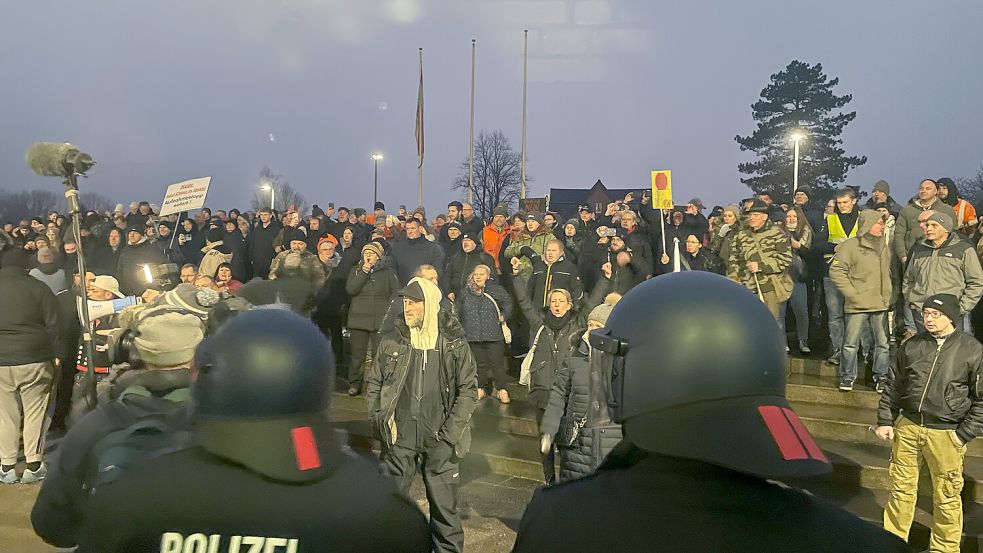In Grevesmühlen gibt es nicht nur Proteste gegen Flüchtlingsunterkünfte. Auch Gewalt gegen Geflüchtete spielt eine Rolle. Foto: dpa/Malte Behnk
