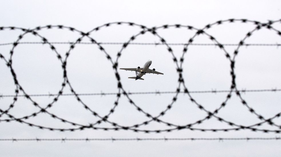 Abschrecken, abschieben – oder aufnehmen? Die Migration ist wieder einmal Thema der Ministerpräsidenten bei einem Treffen mit Olaf Scholz an diesem Donnerstag. Foto: dpa/Julian Stratenschulte