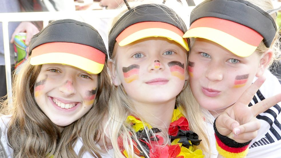 Große Freude auch bei den jungen Deutschland-Fans. Foto: Wolters
