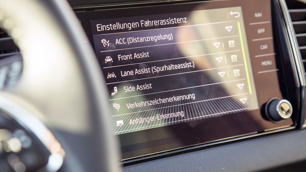 Mehr Sicherheit im Straßenverkehr – das ist das Ziel der neuen EU-Vorgaben für Assistenzsysteme in Neuwagen. Foto: dpa/Christin Klose