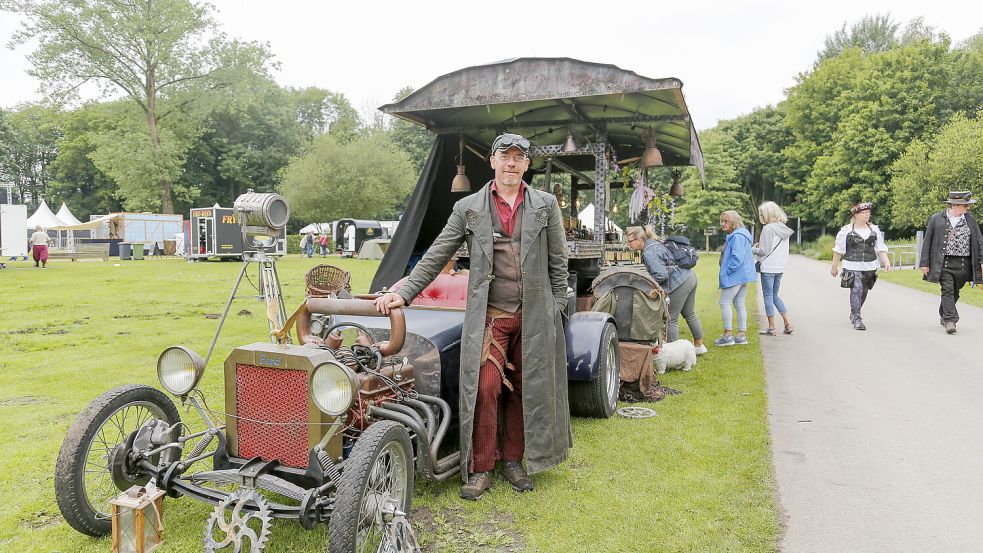 Andreas Gespann wird von einem umgebauten Ford Model T durch die Zeit gezogen. Fotos: Belling