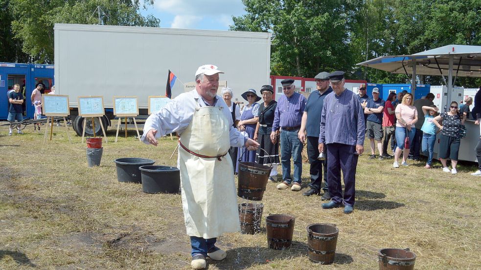 Die historische Löschgruppe Ihrhove ist aufgetreten. Foto: Weers