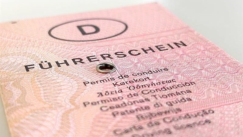 Der rosafarbene „Lappen", der von April 1986 bis Dezember 1998 ausgestellt wurde, ist bald endgültig Geschichte. Foto: Kubassa