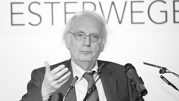 Professor Dr. Bernd Faulenbach bei seiner Rede zur Eröffnung der Gedenkstätte Esterwegen am 31. Oktober 2011. Foto: Archiv der Gedenkstätte Esterwegen