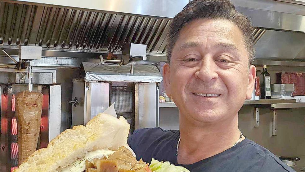 Seit 30 Jahren verkauft Ibrahim Özdamar Döner in Rhauderfehn. Foto: Privat