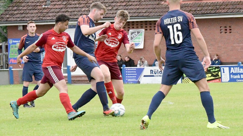 Der Holter SV siegte gegen die U23 von TuRa 07 und steht erneut im Finale. Fotos: Damm