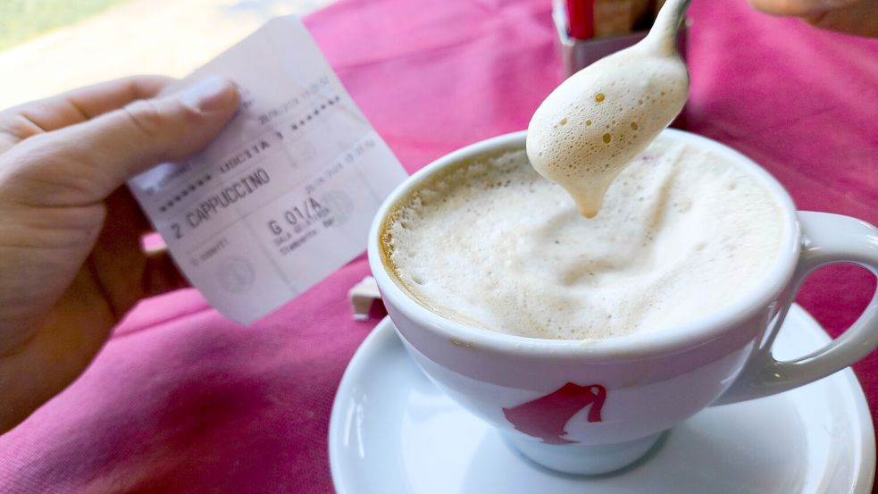 In Kroatien und Griechenland erhielten Urlauber eine Restaurant-Rechnung, die sie wohl nicht so schnell vergessen werden. Foto: IMAGO/Bihlmayerfotografie