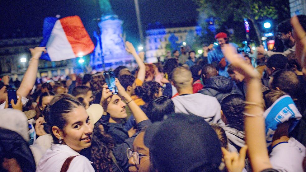 Später in dieser Nacht von Sonntag auf Montag kam es auch zu Ausschreitungen und Zusammenstößen von Demonstranten mit der Polizei in Paris, Lille und anderen französischen Städten. Foto: imago images/Le Pictorium