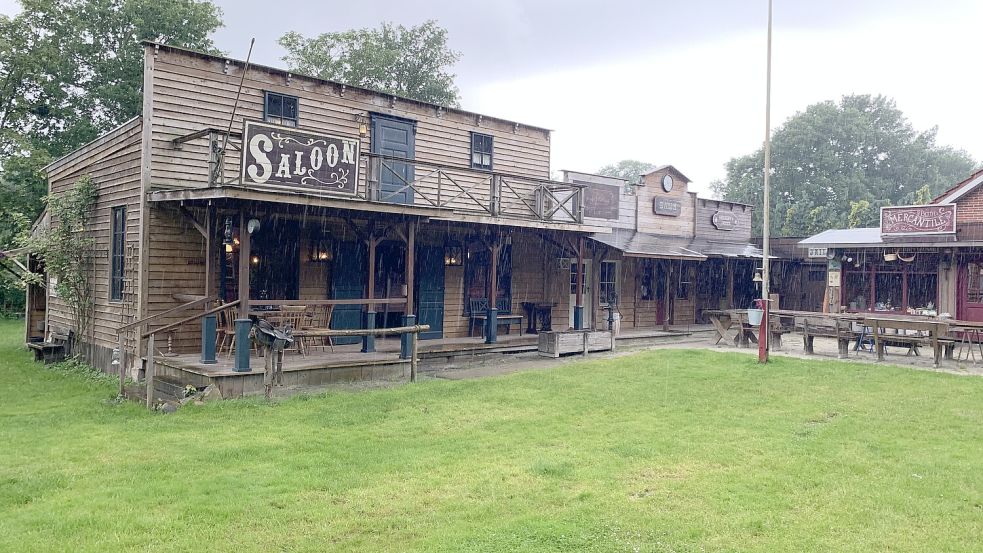 Der Saloon von Basswood Grove in Westoverledigen taucht als Kulisse in Filmen und Fernsehproduktionen auf. Foto: Risius-Hartwig