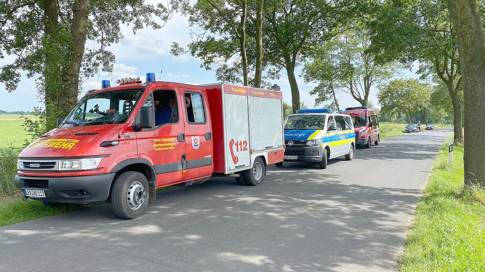 Feuerwehr, Polizei und der Rettungsdienst rückten zum Unfall nach Mitling-Mark aus. Foto: Marius Ammermann