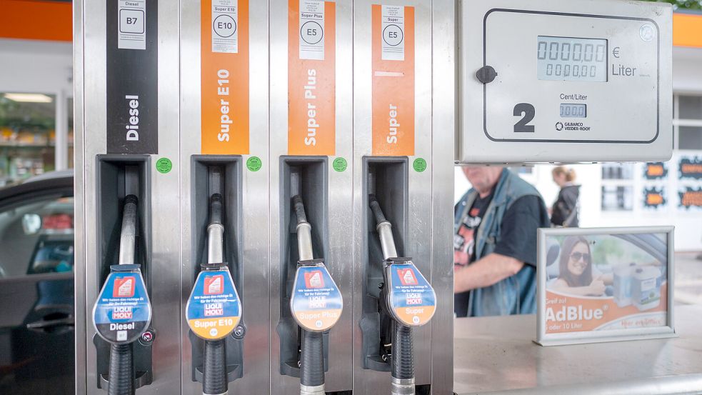 In der vergangenen Woche konnten sich manche Autofahrer über einen gesunkenen Spritpreis freuen. Foto: IMAGO/Funke Foto Services