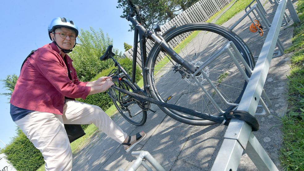 Neue Fahrradabstellmöglichkeiten wurden ebenfalls angeregt. Ein Modell wie dieser an der Kiefernstraße in Warsingsfehn ist als "Felgenkiller" verrufen, außerdem kann man ein Rad daran nicht gut mit dem Rahmen anketten. Foto: Ortgies