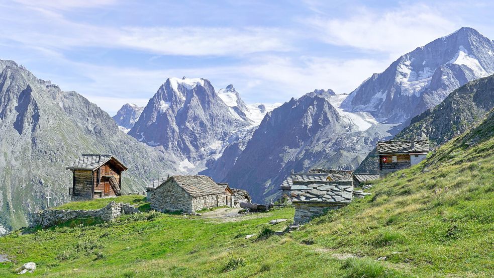 Runterkommen beim Raufgehen: Studien zeigen, dass sich Wandern in den Bergen nachhaltig positiv auf unsere psychische Gesundheit auswirkt. Foto: Unsplash/Xavier von Erlach