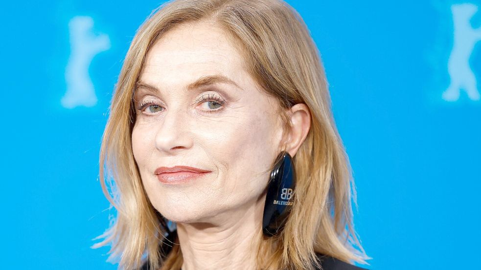 Isabelle Huppert begegnet als „Madame Sidnoe“ dem Geist von August Diehl. Foto: AFP/Odd Andersen