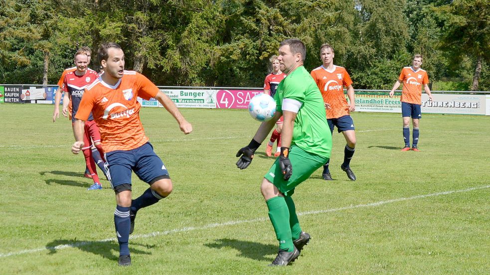 Roland Rittner (links) hatte den Holter SV mit 1:0 in Führung gebracht. Foto: Weers