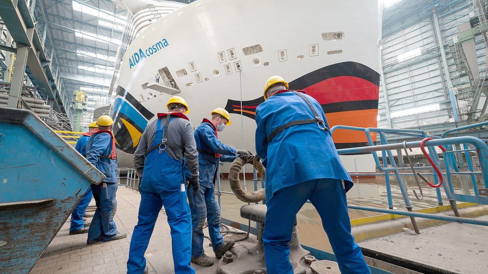 Die Meyer Werft steckt in der Krise. Nun zeigt sich: Nicht alle wollen Deutschlands größtem Werftenkonzern, der vor allem für seine Kreuzfahrtschiffe bekannt ist, helfen. Foto: dpa/Meyer Werft