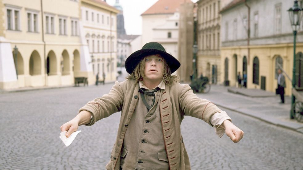 Der Schauspieler Andre Eisermann in der Rolle des «Kaspar Hauser» im Drehort Prag, aufgenommen im Januar 1994 Foto: Istvan Bajzat/dpa