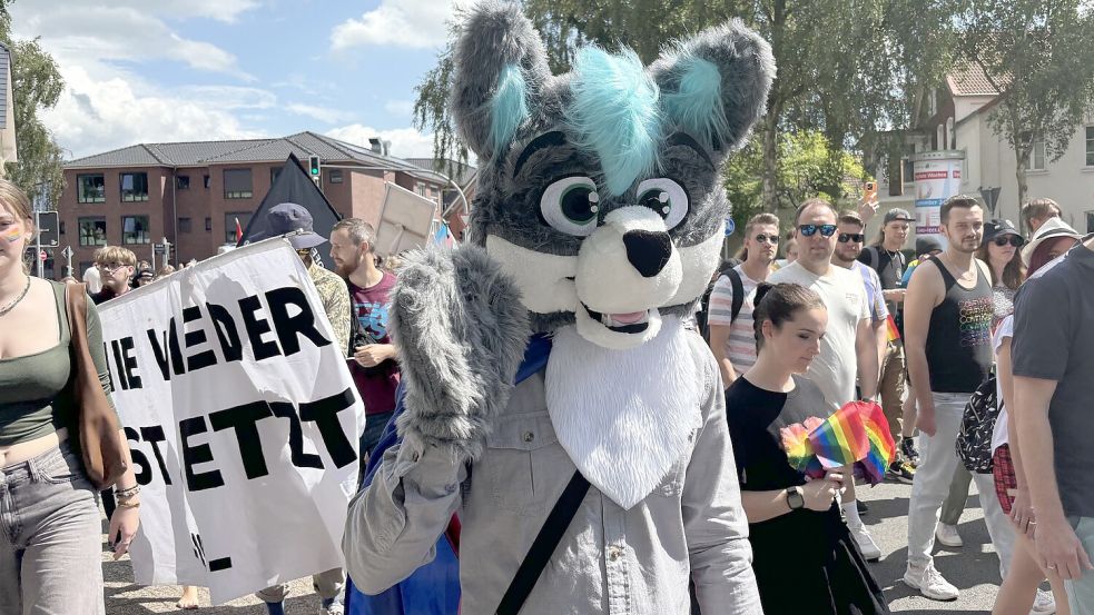 Außergewöhnliche Kostüme gab es beim CSD in Leer. Foto: Heinig