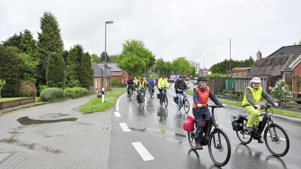 Schon mehrere Fahrradaktionen hat es zugunsten des Radwegs zwischen Oldersum und Riepe gegeben. Foto: Archiv