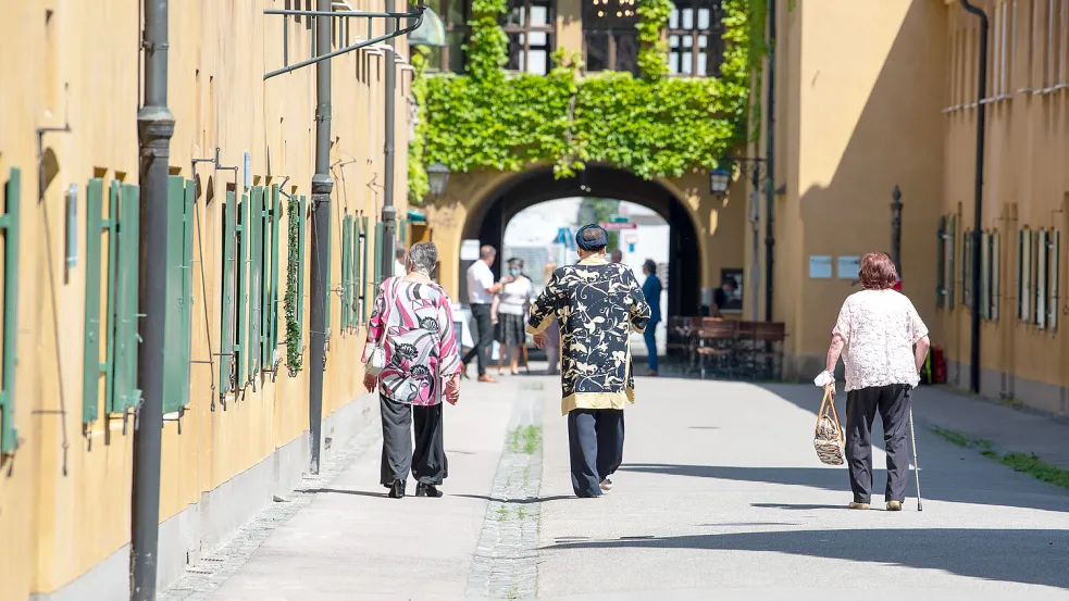 Mit ihren efeubewachsenen Häusern und lauschigen Plätzen ist die Sozialsiedlung eine der größten Touristenattraktionen in Augsburg. Foto: dpa/Stefan Puchner