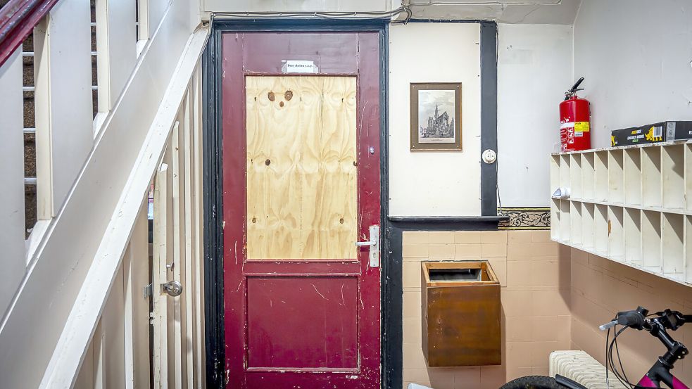 Holz statt Glas – ein häufiger Anblick im Haus. Foto: Corné Sparidaens