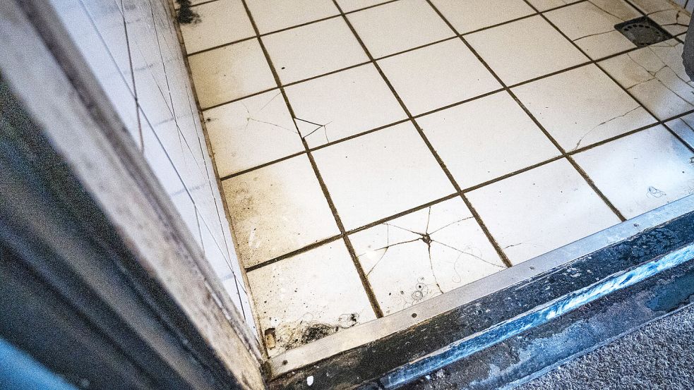 Der Vermieter sagt, dass die Bäder regelmäßig gründlich gereinigt werden. Der Journalist kann das nicht bestätigen. Foto: Corné Sparidaens