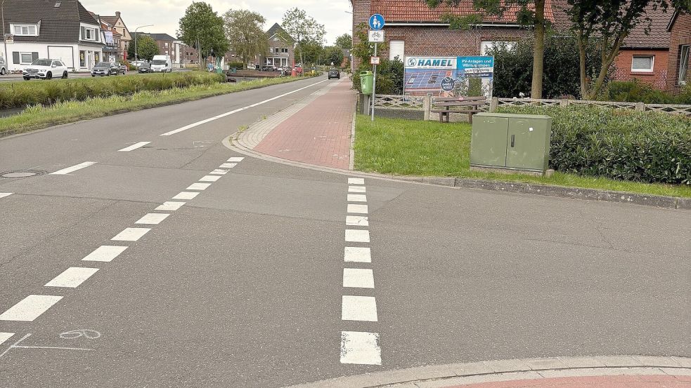 Die Südseite des Untenendes in Richtung Ostrhauderfehn: Ein Leser meint, zwischen dem Ortseingang und der Dosewieke (hier rechts) sollten Radfahrer entgegengesetzt der Einbahnstraße fahren dürfen. Foto: Kruse