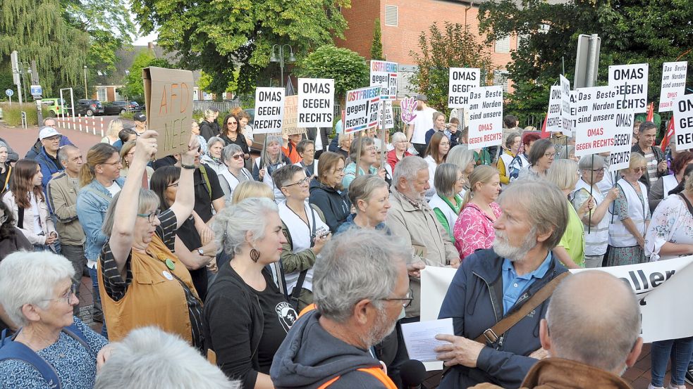 Das „Bündnis für Demokratie und Vielfalt“ hatte die Demo angemeldet. Foto: Wolters