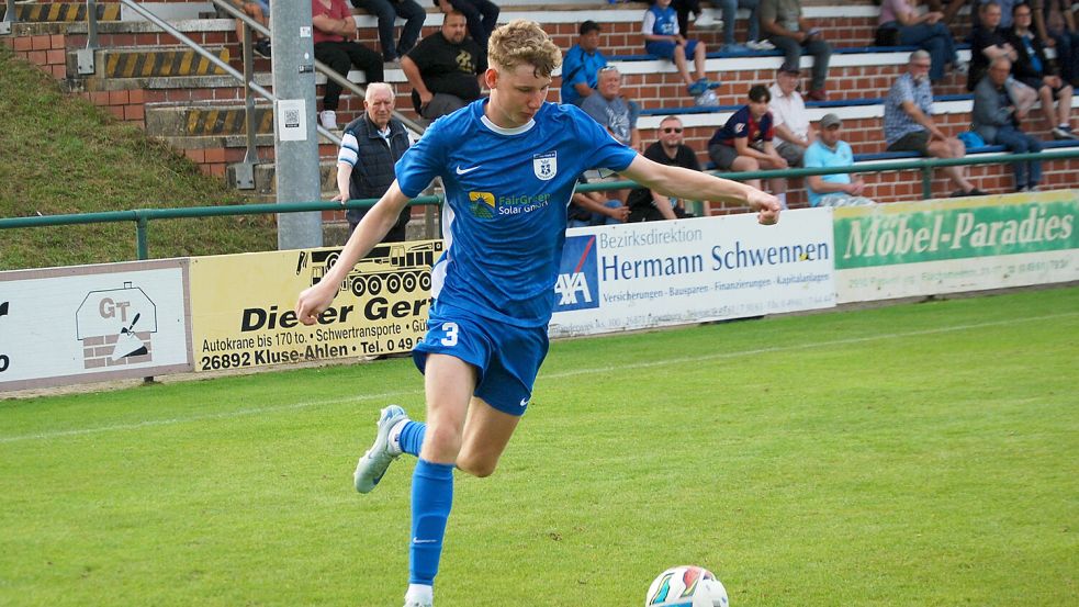 Maik Müller traf hier mit einer verunglückten Flanke zum 3:0. Foto: Reemts