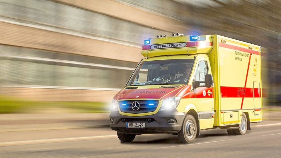In Bremen-Huchting ist ein neun Jahre alter Junge am Dienstagmorgen von einem Linienbus überrollt worden. Foto: Feuerwehr Bremen