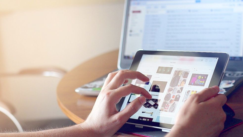 Schnelles Netz mit Glasfaser für Computer, Tablet oder Handy: Die EWE will dafür ältere Anschlüsse modernisieren. Foto: Fancycrave1/Pixabay