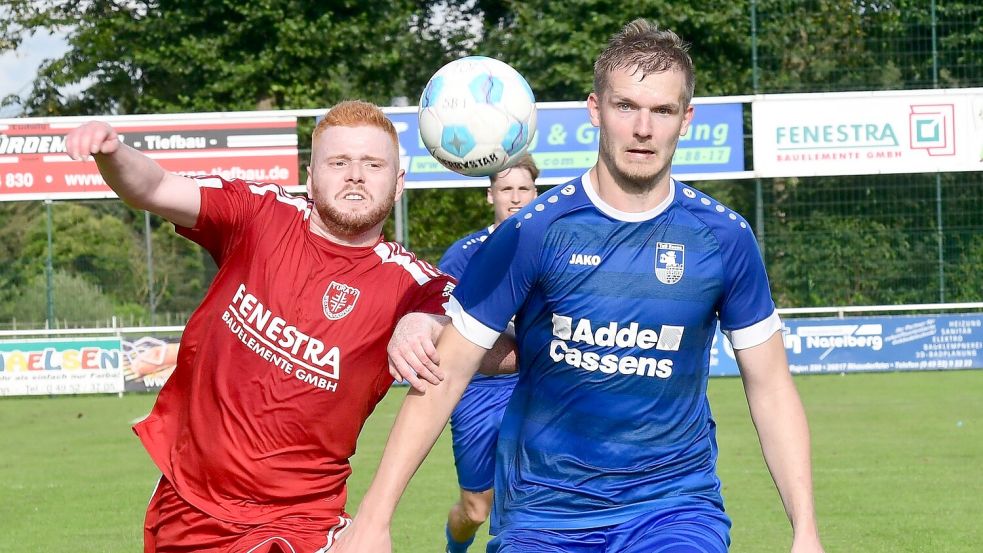 Daniel DIekmann (links), hier im Duell mit dem Esenser Remko Til, peilt mit TuRa den ersten Dreier vor heimischer Kulisse an. Foto: Damm