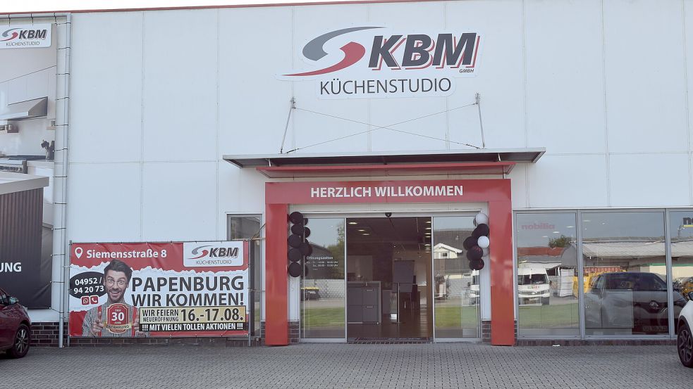 Das Küchenstudio „KBM“ aus Ostrhauderfehn hat eine zweite Filiale eröffnet. Die Wahl dafür fiel auf den Standort Papenburg. Foto: Kowalski