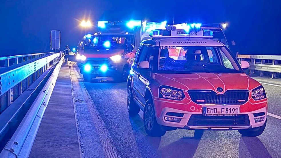 Auf der Autobahn 31 bei Emden hat es am späten Montagabend zwei Auffahrunfälle gegeben. Foto: Feuerwehr Emden