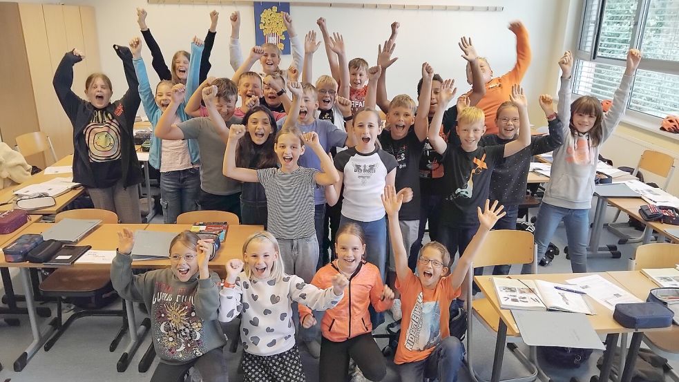 Die Vorfreude auf den anstehenden Schulausflug zum Heidepark Soltau ist bei den Schulkindern groß. Foto: Scherzer