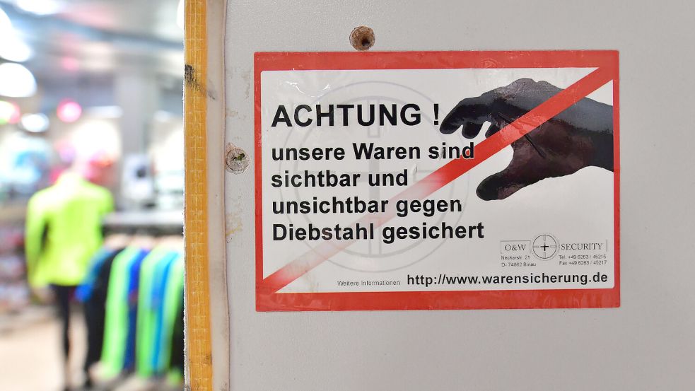 Tumulte, Körperverletzung, Widerstand gegen Polizisten? Nein, in einer Region Niedersachsens fallen Clan-Kriminelle vor allem durch Diebstähle auf. Foto: Martin Schutt/dpa